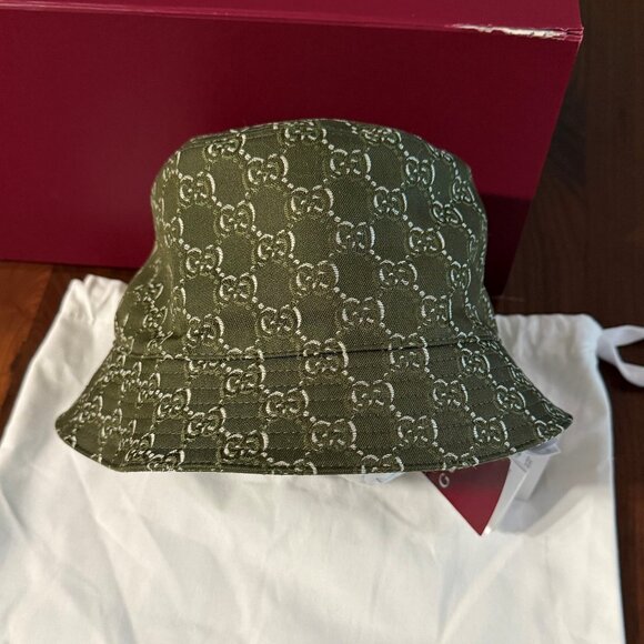 GUCCI $675 Green Cotton GG Shadow Bucket Hat New & Authentic - with original box - Picture 1 of 7